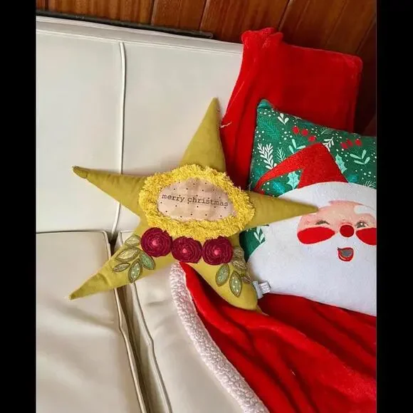 Retro Merry Christmas Star Pillow Embroidered flowers - Picture 8 of 8